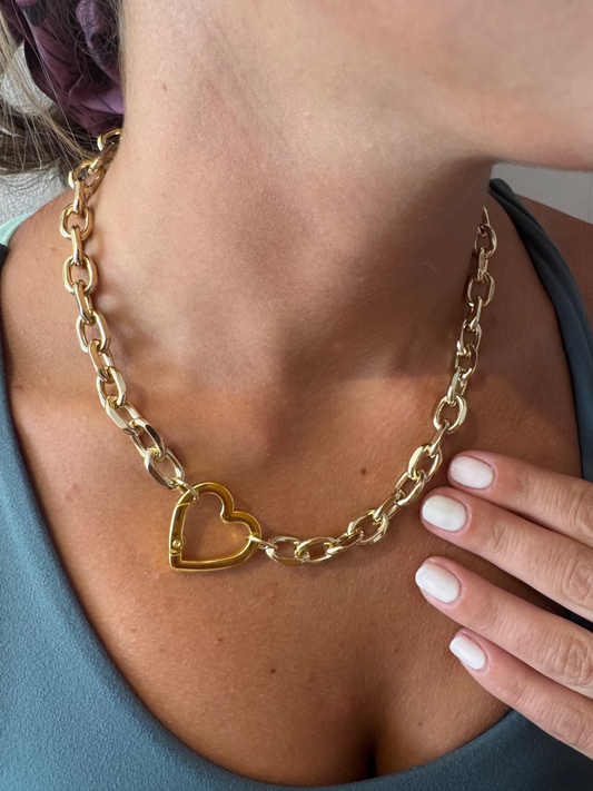 Collar eslabón grueso con broche corazón