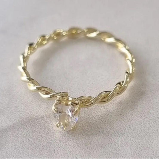 Anillo trenzado solitario corazon enchape oro