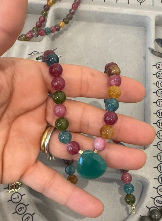 Collar piedra jade turmalina y calcedonia facetada 45 cm