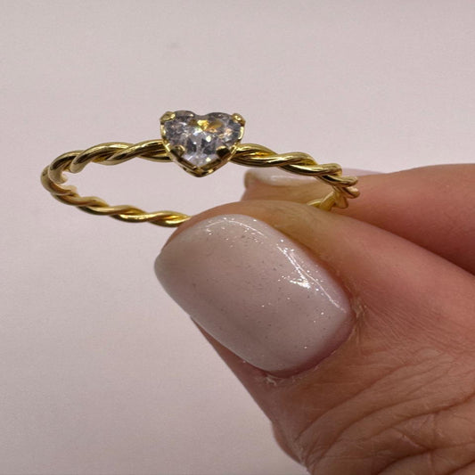 Anillo trenzado solitario corazon enchape oro