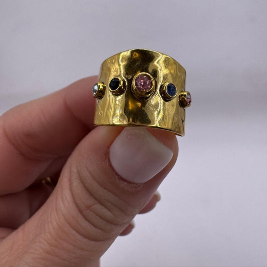 Anillo tallado con circones de colores dorado ajustable