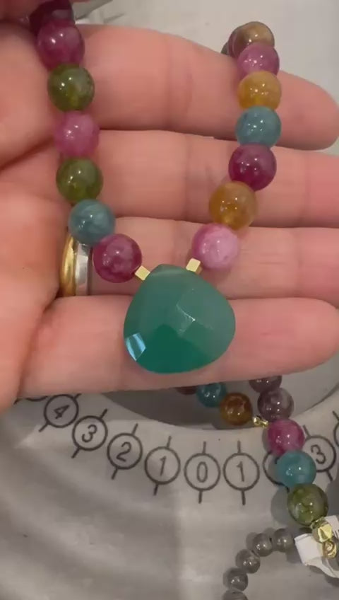 Collar piedra jade turmalina y calcedonia facetada 45 cm