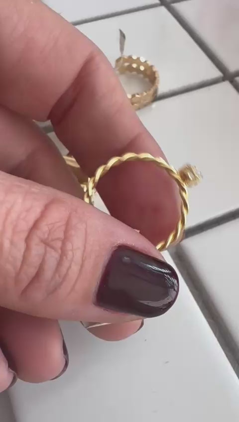 Anillo trenzado solitario corazon enchape oro